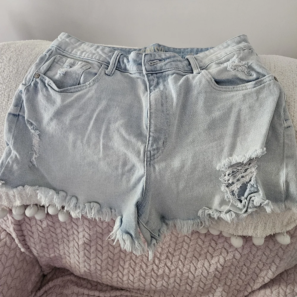 Shorts - Picture 1 of 3